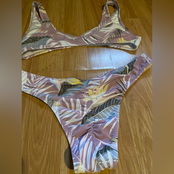 Volcom Bikini - Picture 2 of 4